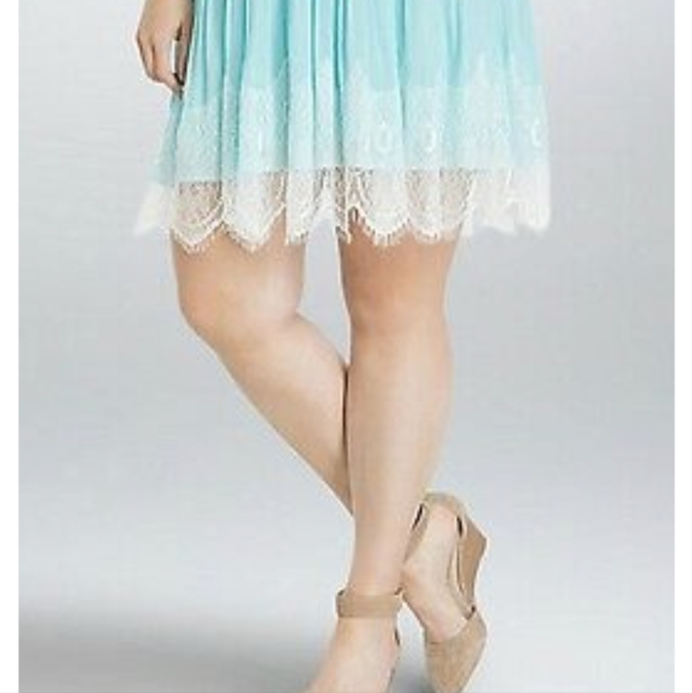 Torrid blue skirt lace trim sz 18